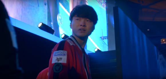 LPL：RNG&V5赛前海报大比拼：驰骋冰雪 vs《舞剑》